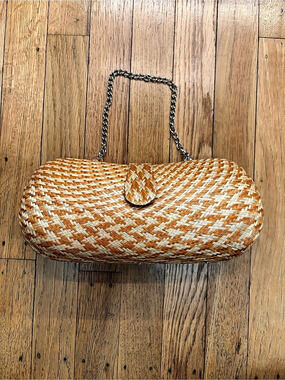 Le SAC Woven Clutch in Orange & White